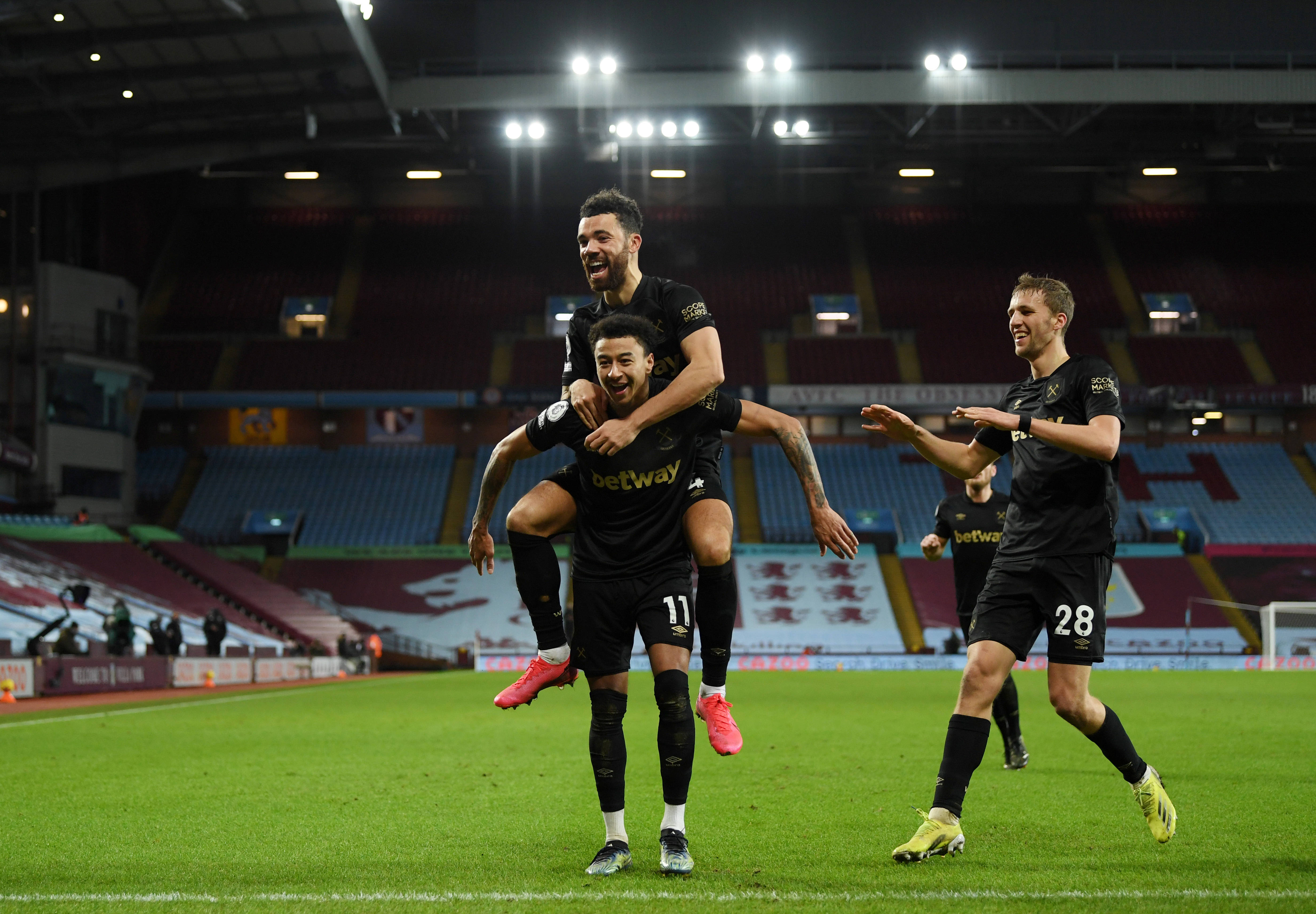 赖因德斯：米兰今年有机会争冠；未来是否会回归？回头见吧（赖因德斯：米兰本季有望争冠；是否回归？改日再谈）