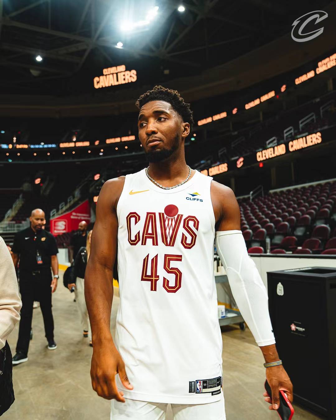 剑南春｜米兰1-0拉齐奥暂登顶，莱奥制胜，托莫里献助攻（剑南春｜莱奥破门托莫里送助攻，米兰1-0小胜拉齐奥暂居榜首）