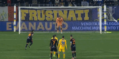 记者：本届世界杯将有半场球员和教练采访，赛前两天开发布会（记者称本届世界杯将增设半场球员与教练采访，赛前两日举行发布会）