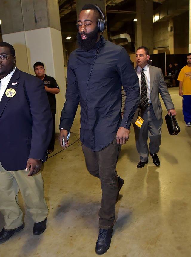 球报：尤文和曼市双雄有意尤尔曼德，后者被葡体定价约6000万欧（球报称：尤文与曼市双雄有意尤尔曼德，葡体要价约6000万欧元）