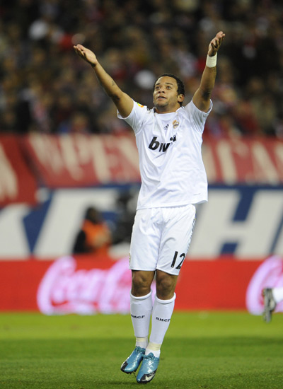 挑起进攻大旗！鲍威尔半场10中5得到16分2篮板1助攻