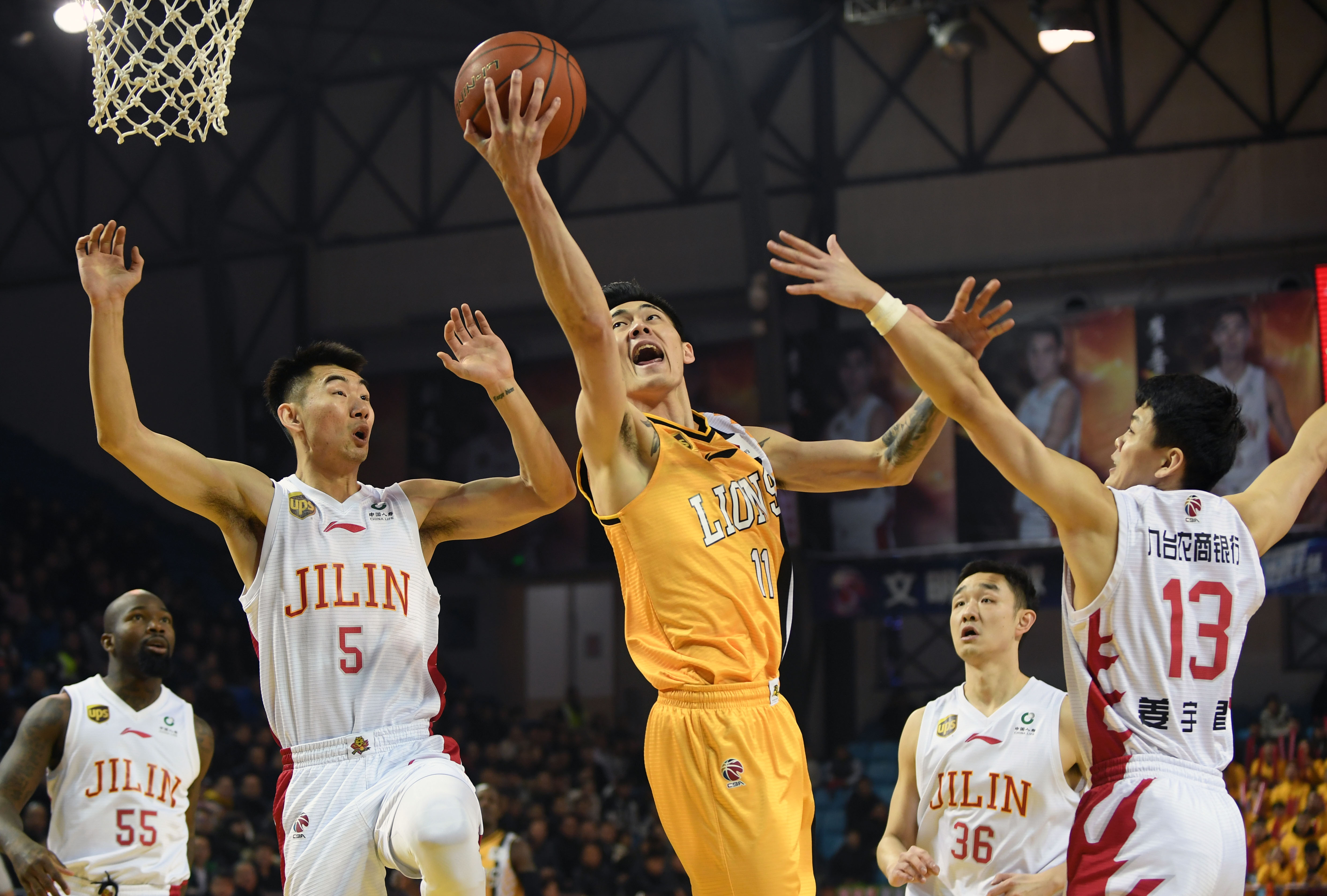 英超第14轮综述：利物浦平局+切尔西爆冷，阿森纳5分领先稳居榜首（英超第14轮：利物浦战平、切尔西爆冷失利，阿森纳以5分优势领跑）