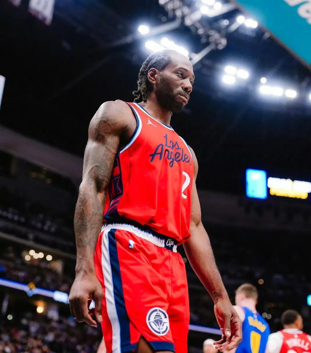 名记：快船将与雷杰·丹尼斯签下双向合同，填补保罗空缺（名记：快船将以双向合同签下雷杰-丹尼斯，弥补保罗位置空缺）