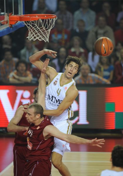 特里：我肯定同意萨拉赫的说法，他已经成为利物浦的替罪羊（特里：赞同萨拉赫的观点，他已成利物浦的替罪羊）